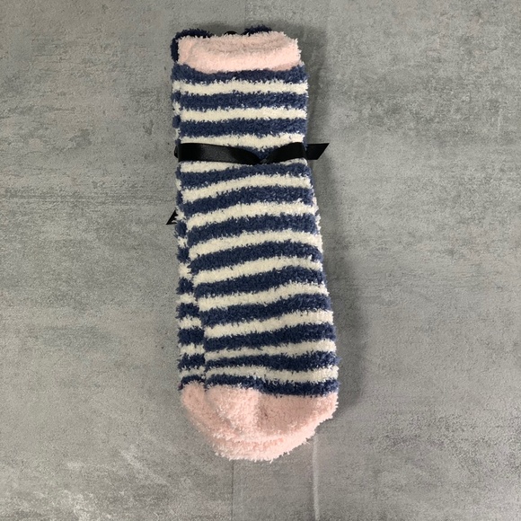 3/$20 Free Press 2 Pair Fuzzy Socks SZ 6-10.5 - Picture 2 of 6